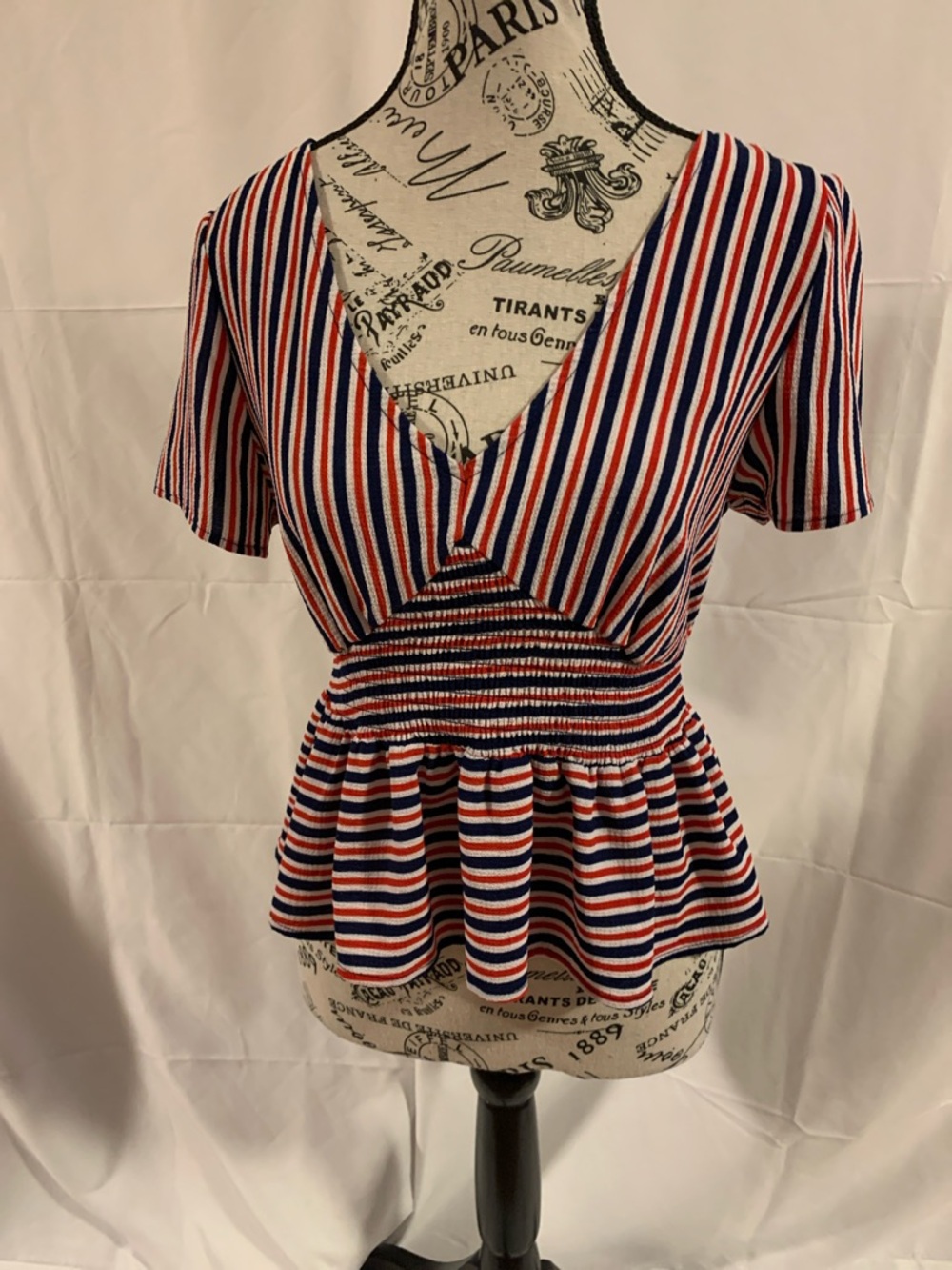 VINTAGE Wearing your heart on your sleeve top, small, red white and blue